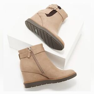 New Dr. Scholl's Jacinda Beige Tan Suede Heel Buckle Ankle Boots